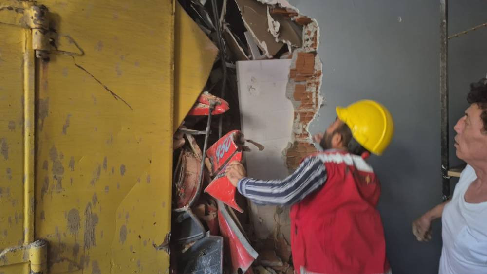 Zonguldak’ta kamyon dehşeti! Mağaza yerle bir oldu