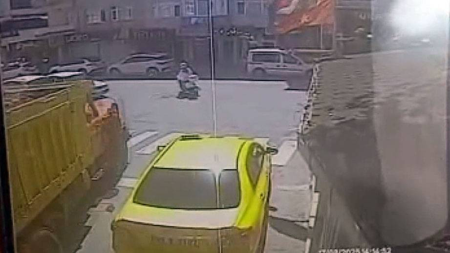 Zonguldak’ta kamyon dehşeti! Mağaza yerle bir oldu