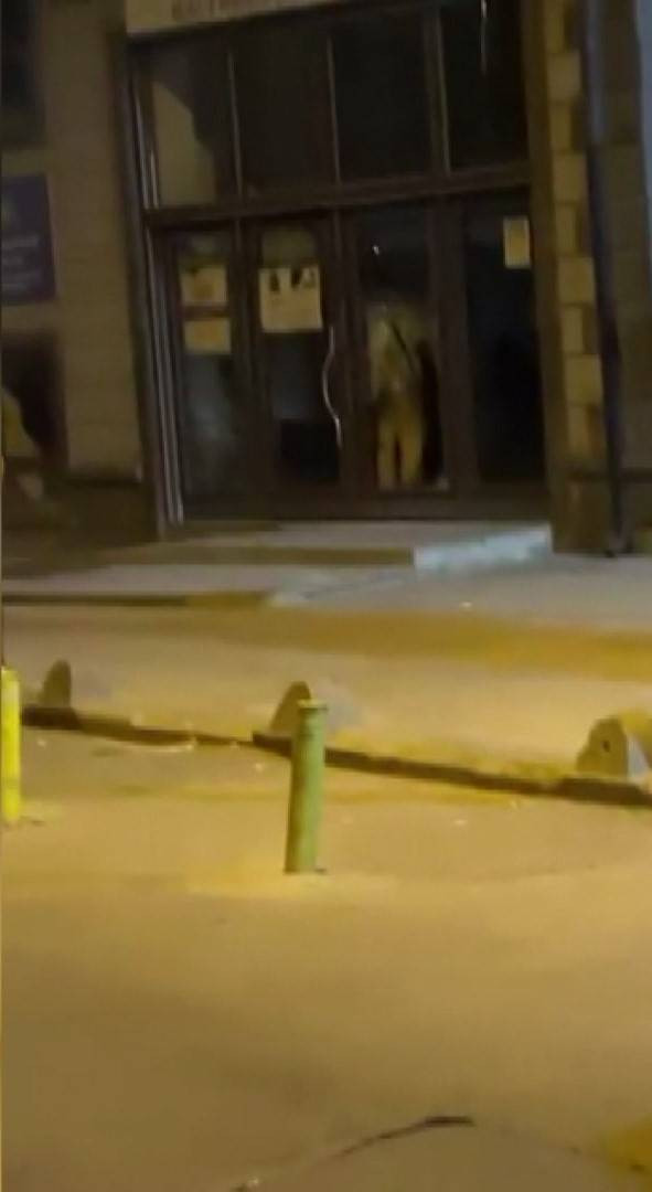 İstanbul’da korku dolu anlar! Cami kapısını taşla kırdı: Mahalleyi ayağa kaldırdı