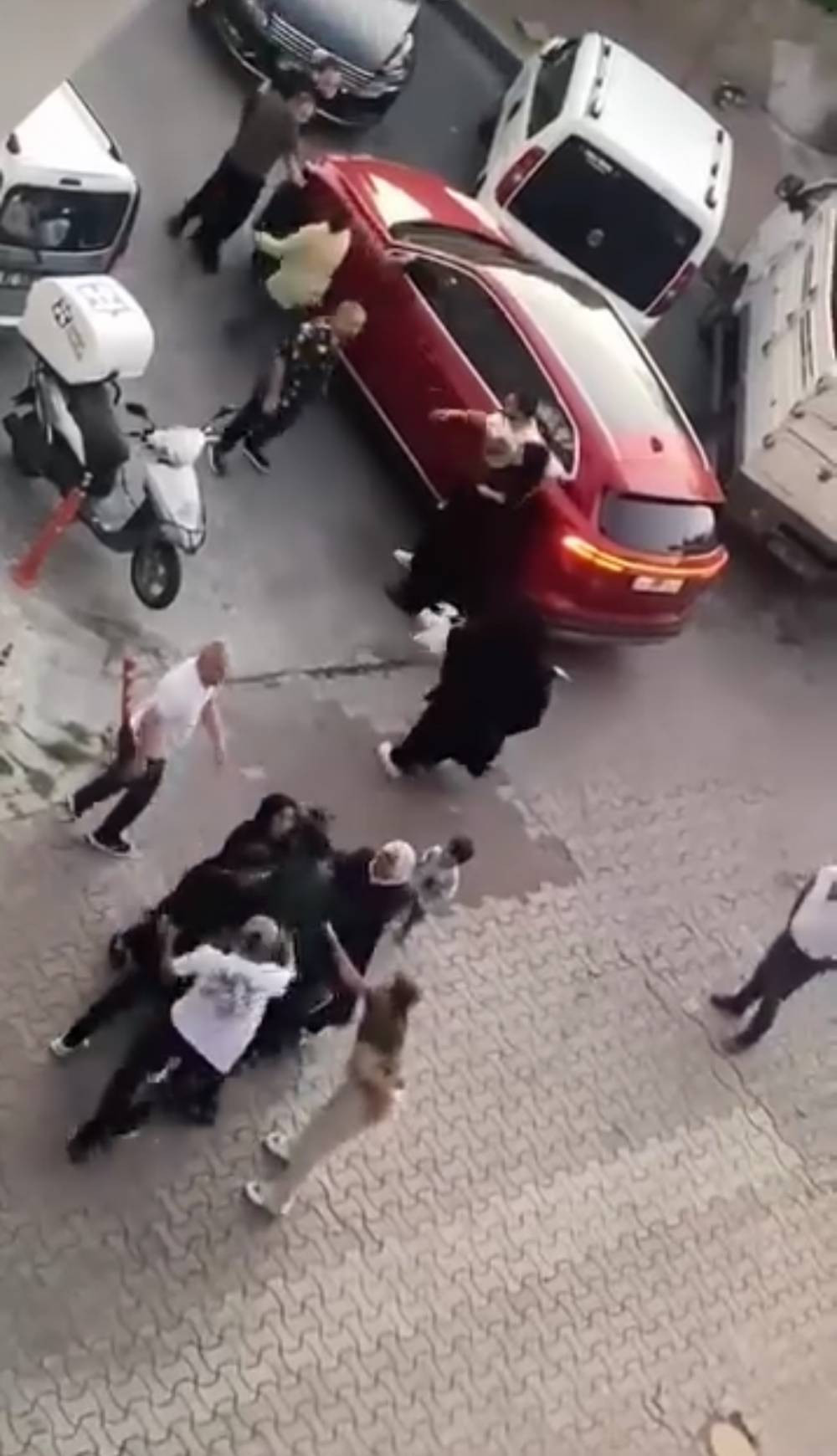 İstanbul’da sokak ortasında meydan kavgası