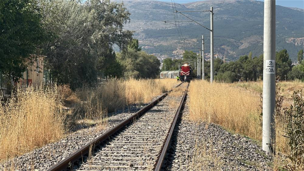 Hemzemin geçitte facia! Kadın savruldu