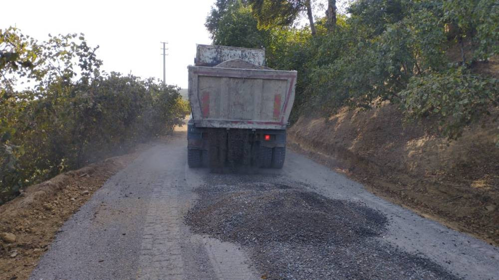Köylerde asfalt çalışmaları devam ediyor
