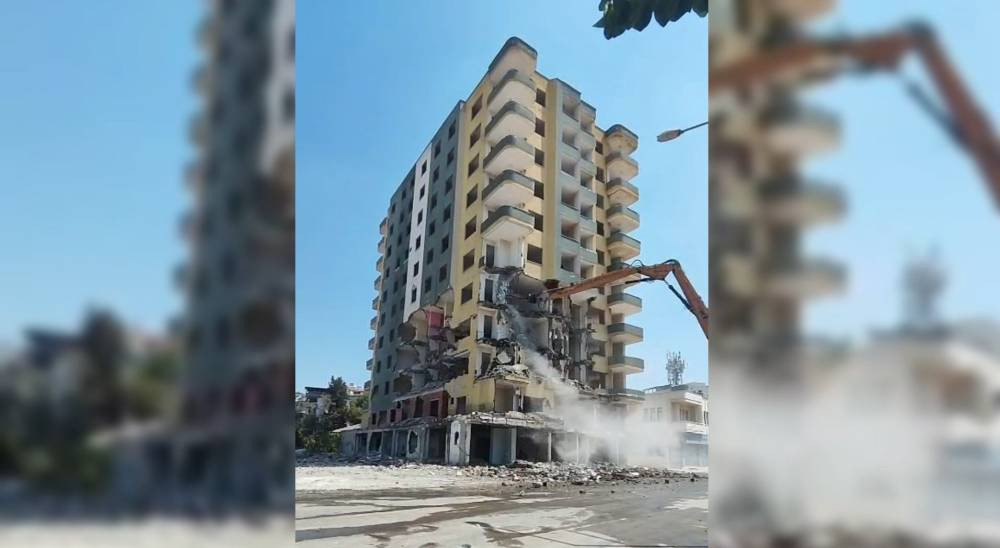 Osmaniye’de yıkım anı! Toz bulutları arasında kurtuluş