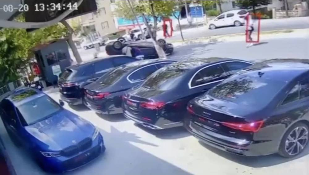 İstanbul’da kaza paniği! Yaya saniyelerle kurtuldu