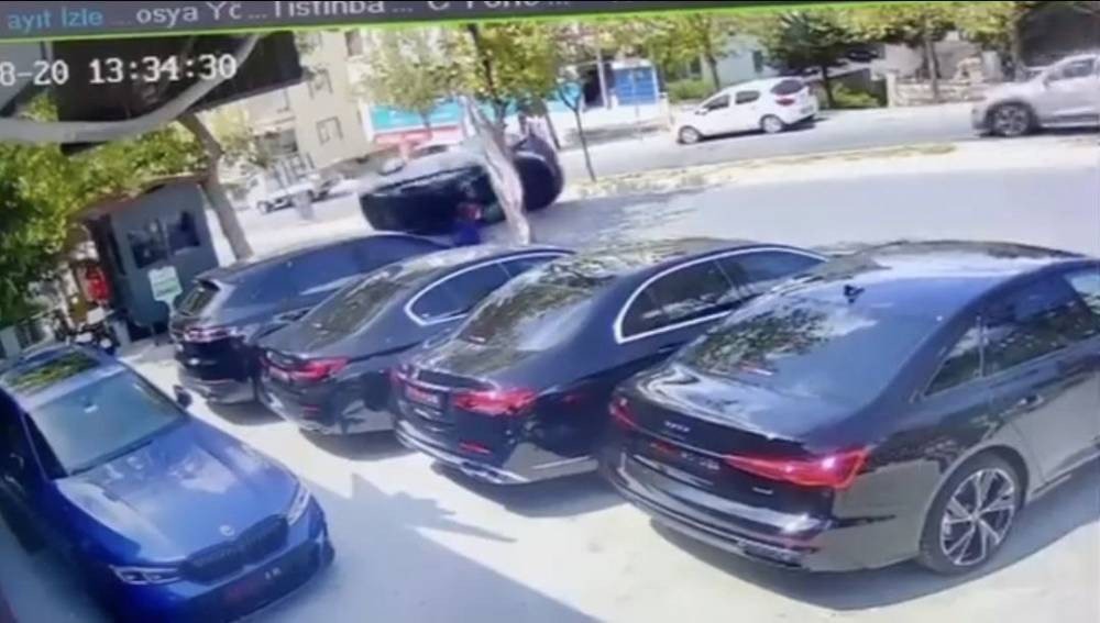 İstanbul’da kaza paniği! Yaya saniyelerle kurtuldu