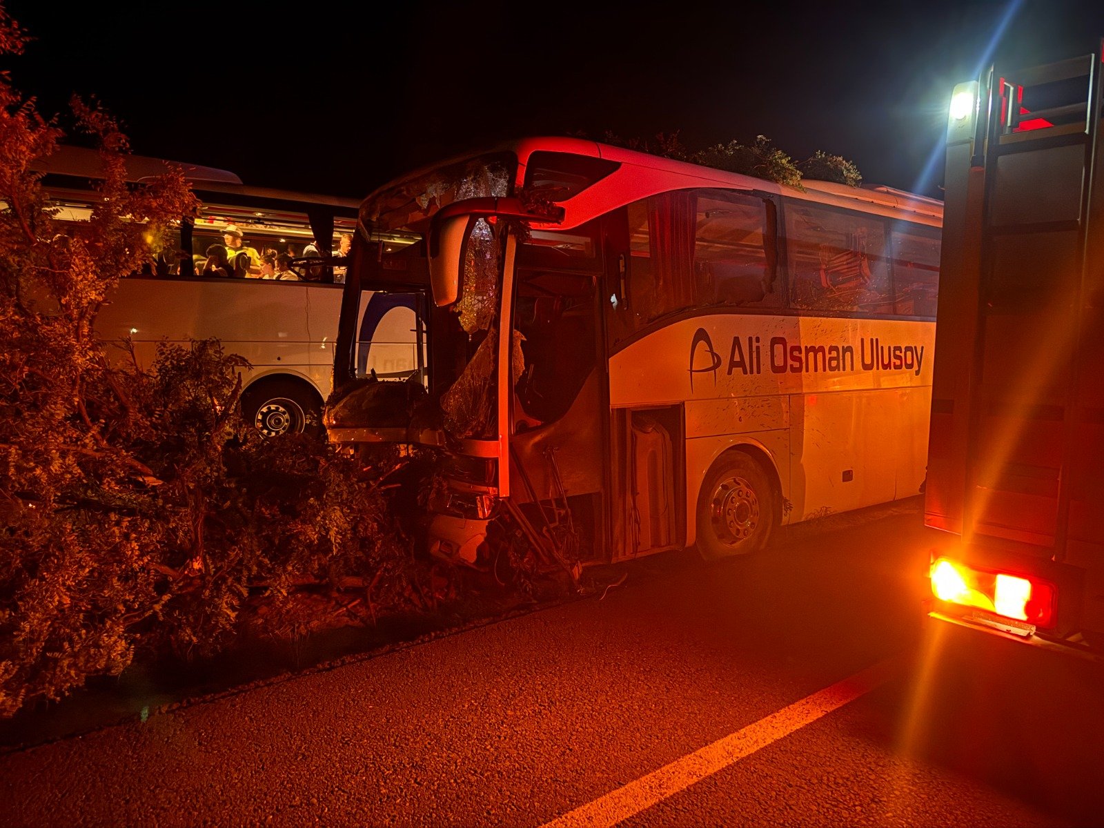 kayseride-yolcu-otobusu-refujdeki-agacl-874546-259785.jpg