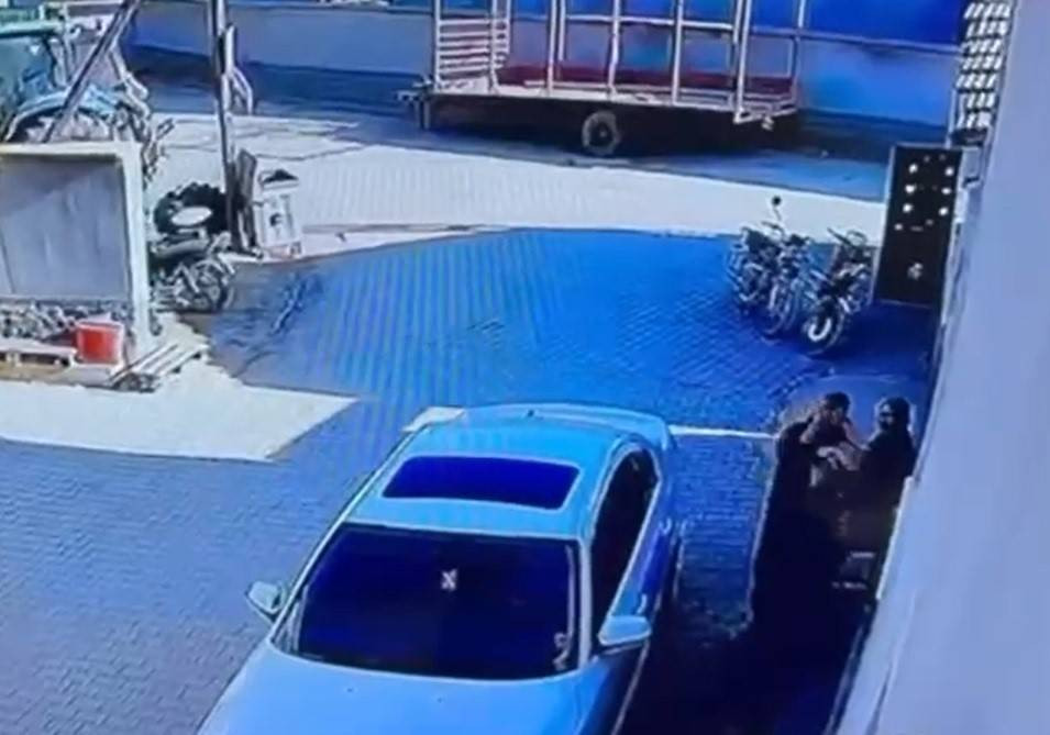 Konya’da saç saça baş başa kavga! Komşular ayırmakta güçlük çekti