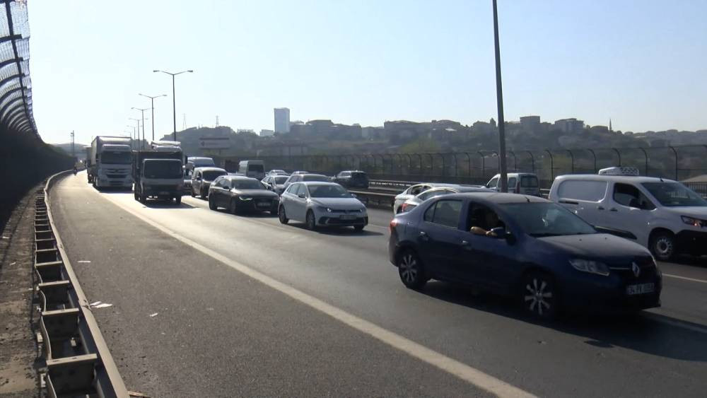 Dün kamyon, bugün kamyonet! TEM’de peş peşe kazalar