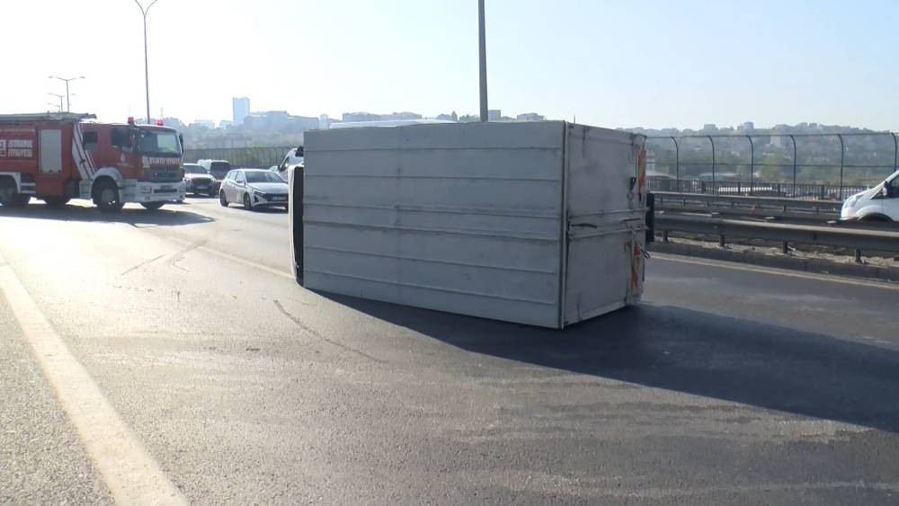 Dün kamyon, bugün kamyonet! TEM’de peş peşe kazalar