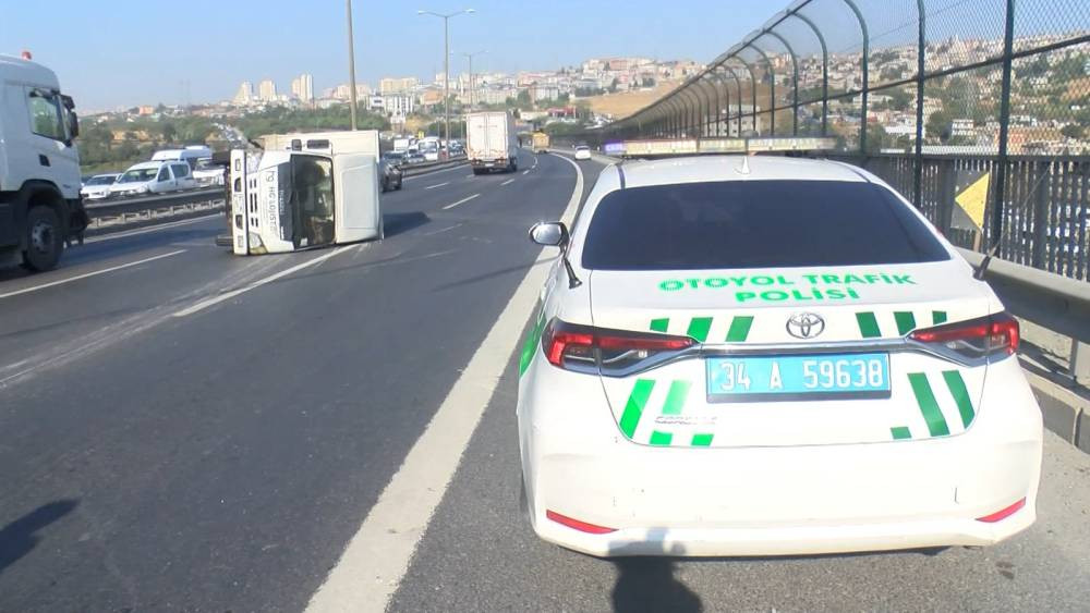 Dün kamyon, bugün kamyonet! TEM’de peş peşe kazalar