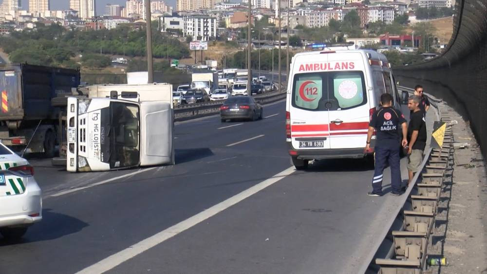 Dün kamyon, bugün kamyonet! TEM’de peş peşe kazalar
