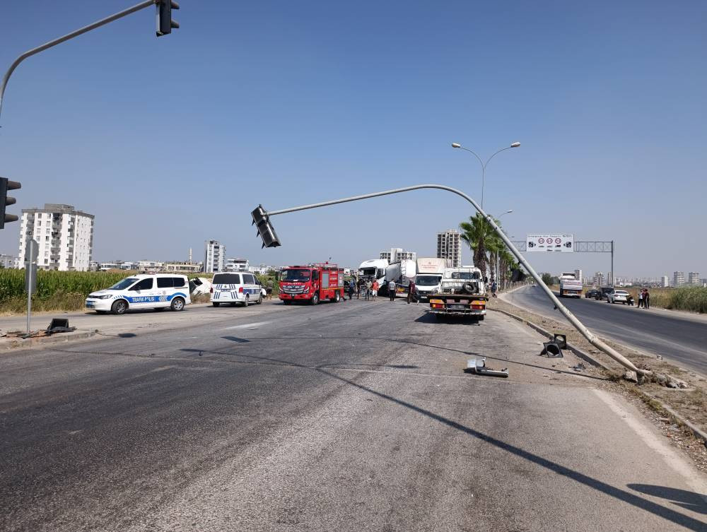 Adana’da tanker sürücü dehşeti yaşattı! Karı-koca yaralandı: Kamyon devrildi