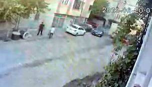 İstanbul'da kamyona yol verirken kaza yaptı, hızla kaçtı!