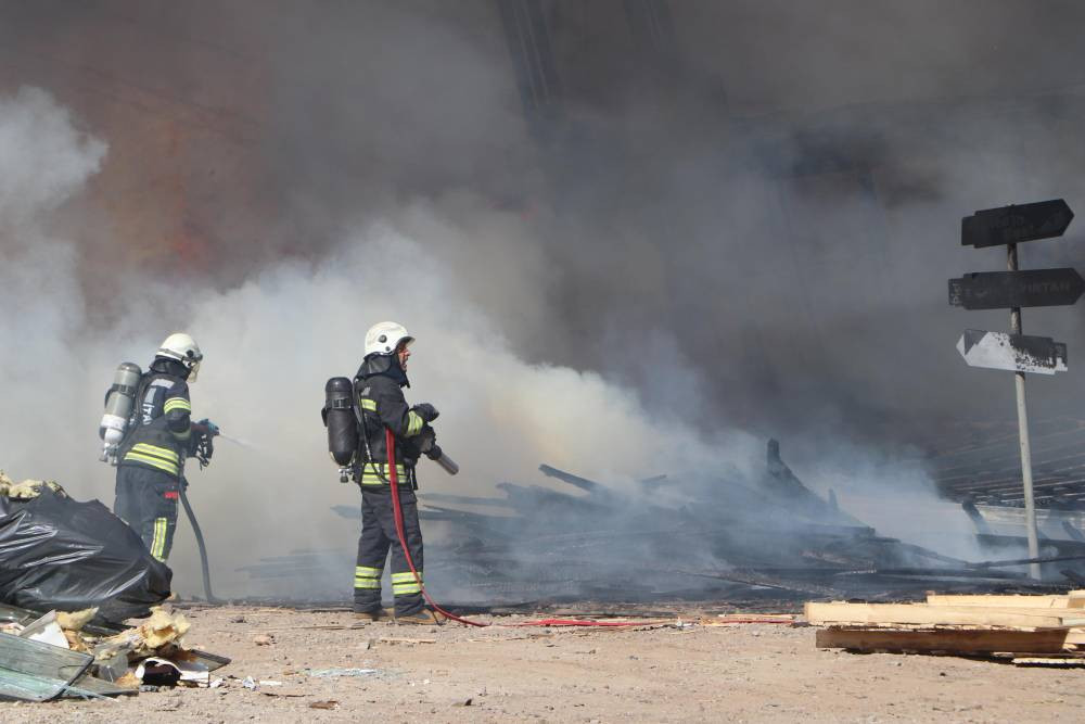 Palandöken’de sosyal tesiste korku dolu anlar! Alevler kafeteryayı yuttu