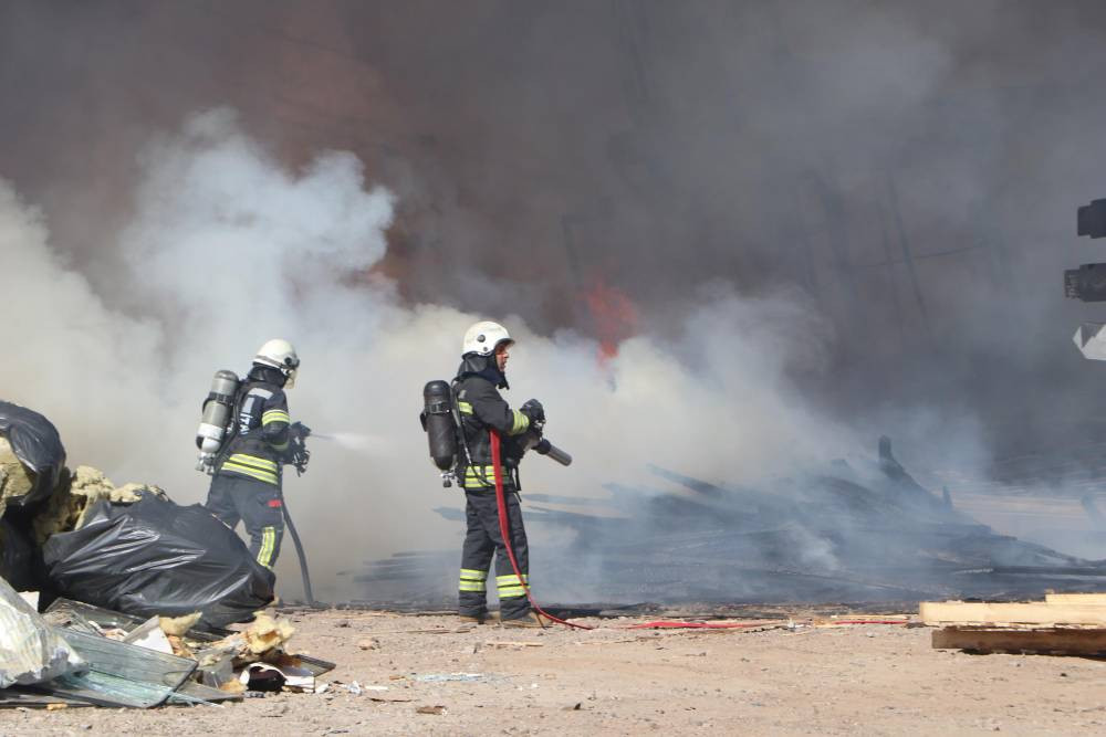 Palandöken’de sosyal tesiste korku dolu anlar! Alevler kafeteryayı yuttu