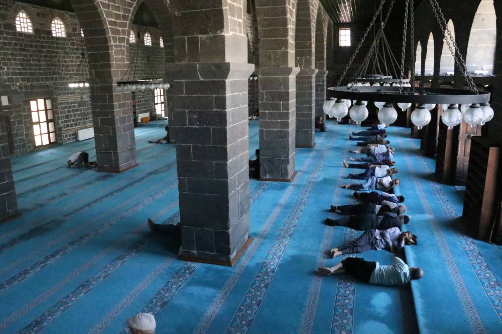 Termometreler 48 dereceyi gördü! Kentte hayat durma noktasında