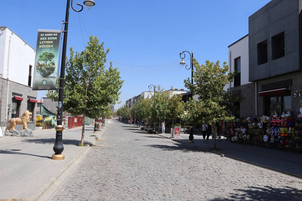 Termometreler 48 dereceyi gördü! Kentte hayat durma noktasında