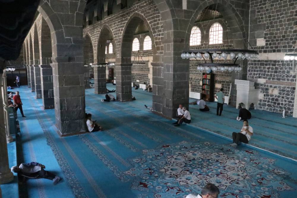 Termometreler 48 dereceyi gördü! Kentte hayat durma noktasında