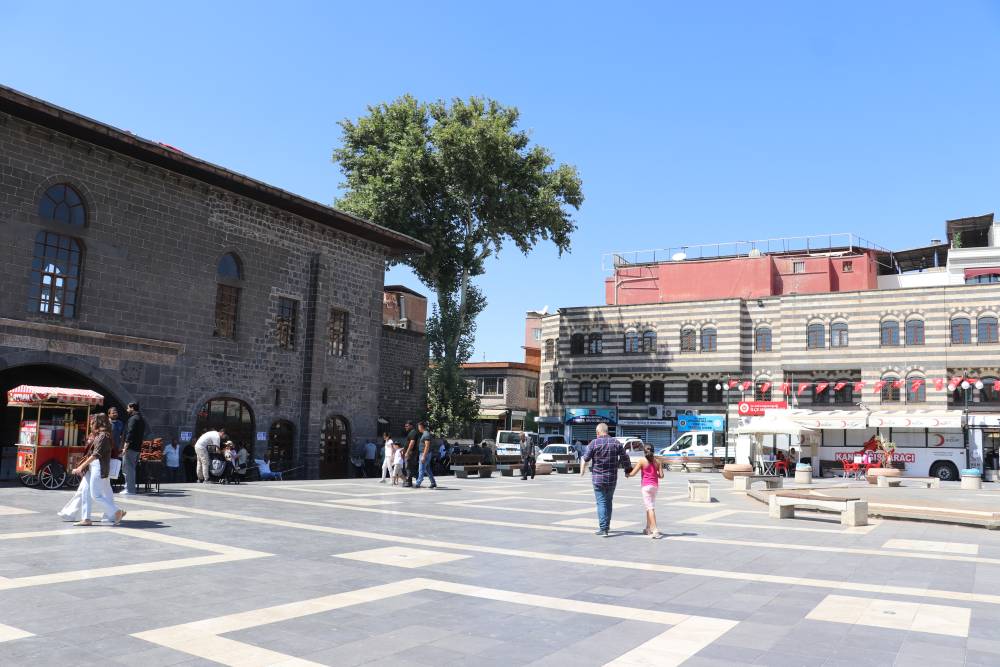 Termometreler 48 dereceyi gördü! Kentte hayat durma noktasında