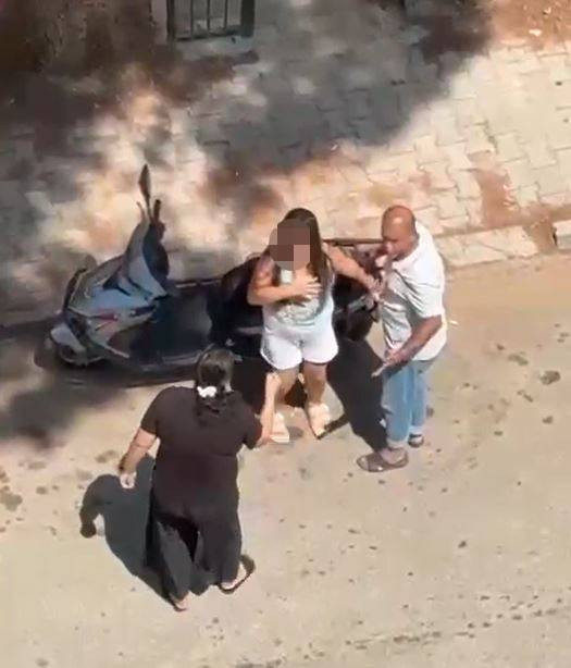 Adana'da anne çıldırdı kızını ekmek bıçağı ile doğrayacaktı! Mahalleli seferber oldu