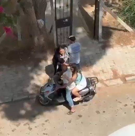 Adana'da anne çıldırdı kızını ekmek bıçağı ile doğrayacaktı! Mahalleli seferber oldu