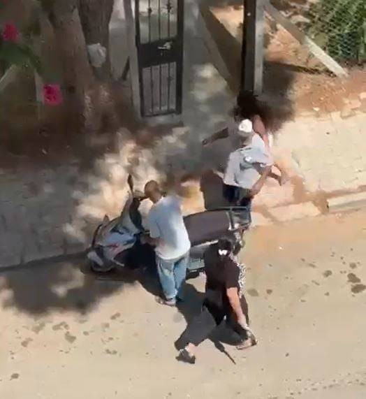 Adana'da anne çıldırdı kızını ekmek bıçağı ile doğrayacaktı! Mahalleli seferber oldu