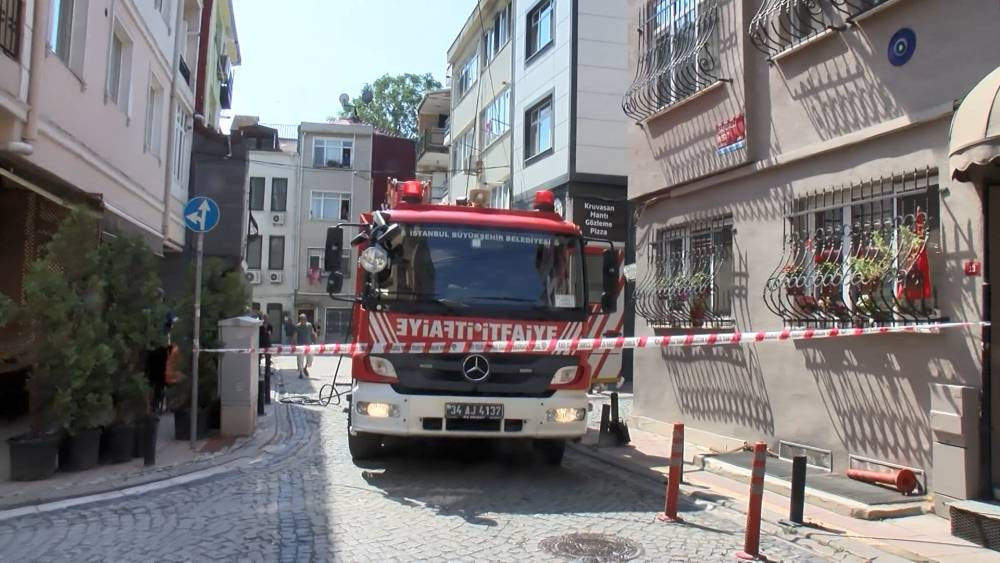 Beşiktaş’ta üçüncü katta yangın paniği