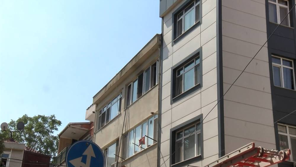 Beşiktaş’ta üçüncü katta yangın paniği