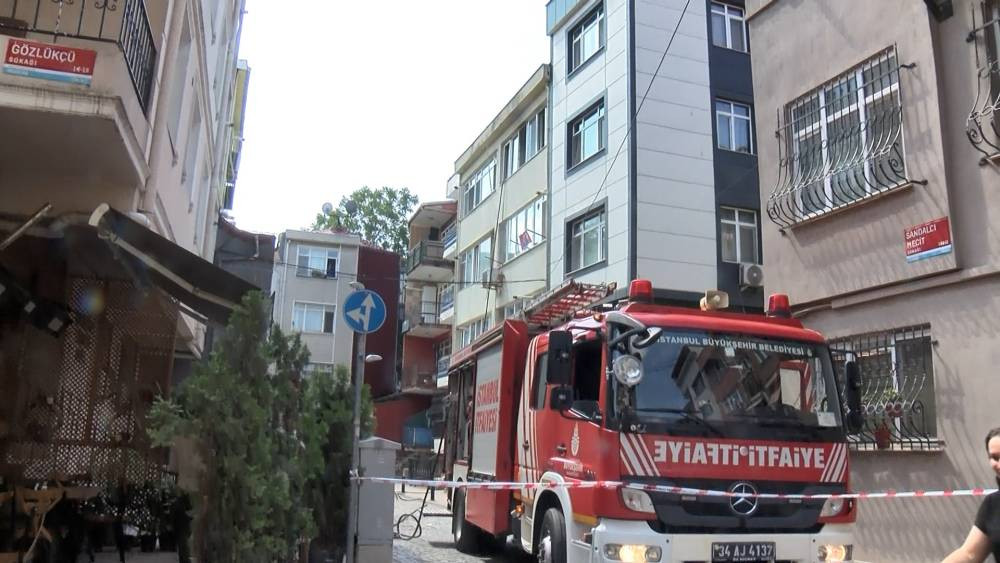 Beşiktaş’ta üçüncü katta yangın paniği
