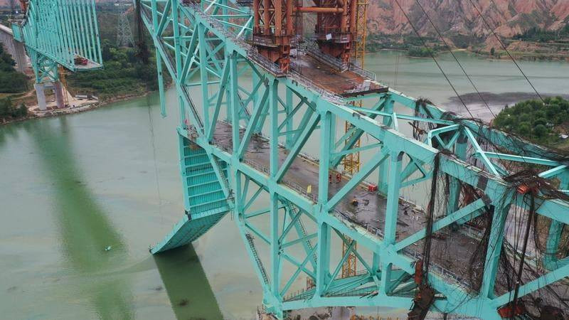 Çin’de yapımı süren köprüde ölümcül hata! 12 ölü, 4 kişi aranıyor: Çelik halat koptu