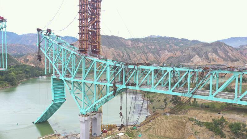 Çin’de yapımı süren köprüde ölümcül hata! 12 ölü, 4 kişi aranıyor: Çelik halat koptu