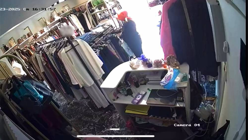 İnegöl’de hırsızlık skandalı! Gömlek çalan kadın aranıyor