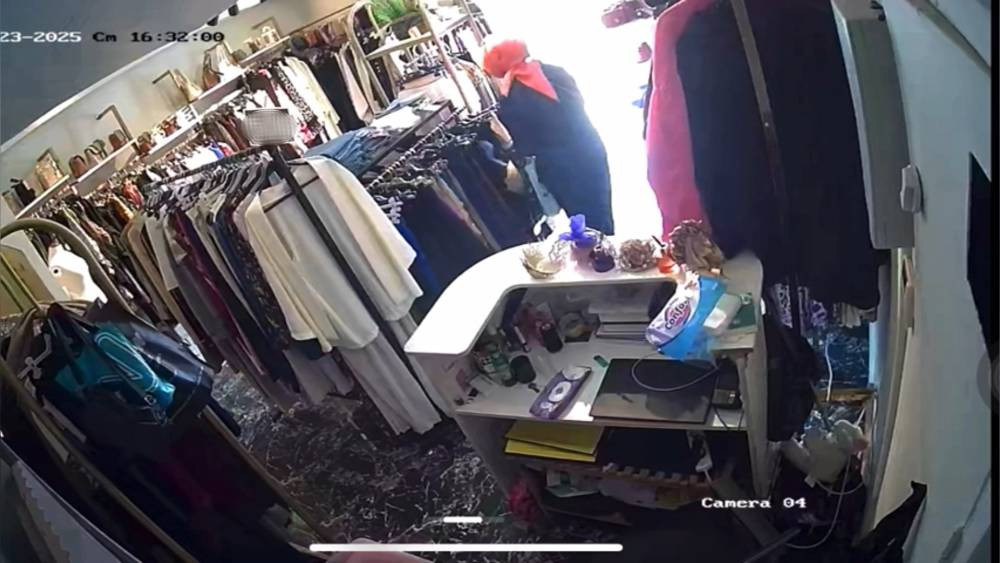 İnegöl’de hırsızlık skandalı! Gömlek çalan kadın aranıyor