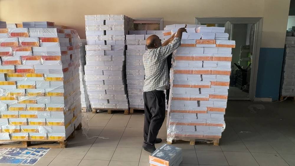 Tırlara yüklendi! 3 milyon öğrenciye 29 milyon ücretsiz kitap: Ara tatil ve yaz tatili tarihleri belli oldu