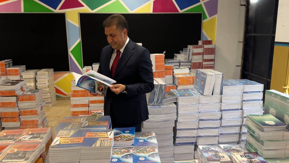 Tırlara yüklendi! 3 milyon öğrenciye 29 milyon ücretsiz kitap: Ara tatil ve yaz tatili tarihleri belli oldu