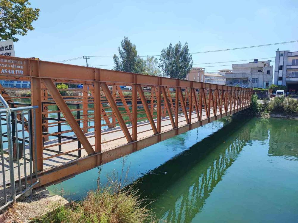 Cep telefonunu kurtarmak isterken hayatını kaybetti