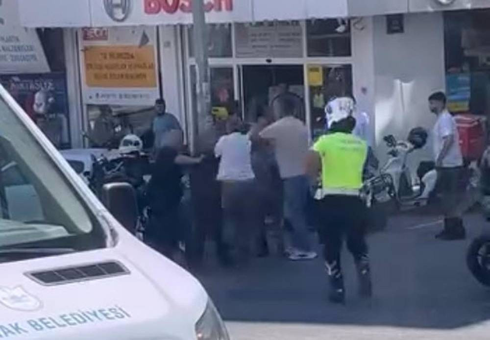 İzmir’de trafik polisine şok saldırı! Görüntüler kan dondurdu