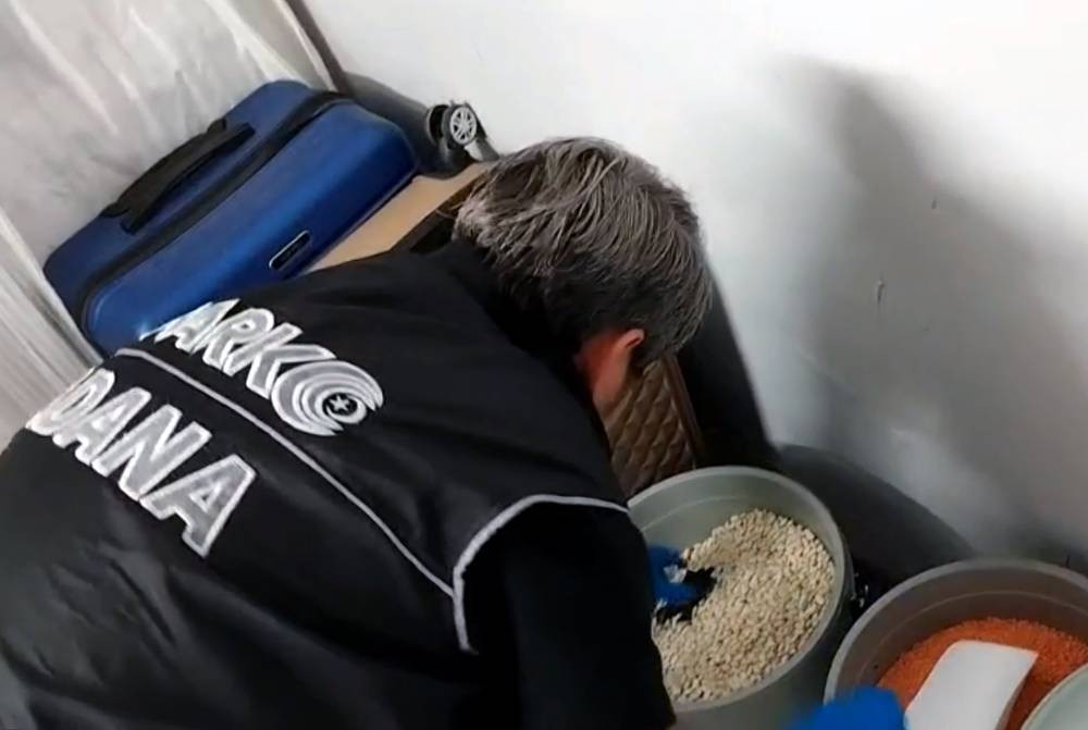 Kilerdeki sır fasulye kovasında bulundu