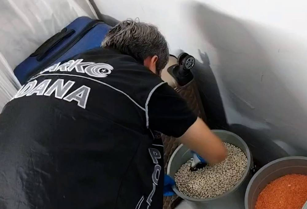 Kilerdeki sır fasulye kovasında bulundu