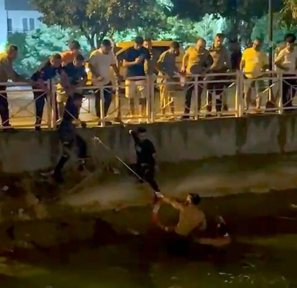 Polisten kaçarken canından oluyordu! Ölümle burun buruna geldi! Sulama kanalında nefes kesen kurtarma