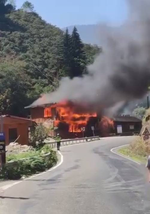 Giresun’da yangın! Sosyal tesisler kül oldu