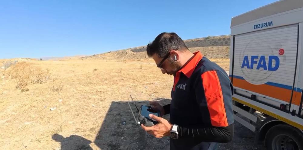 Otomobil nehre uçtu! Dalgıçlar kayıp yolcuyu arıyor