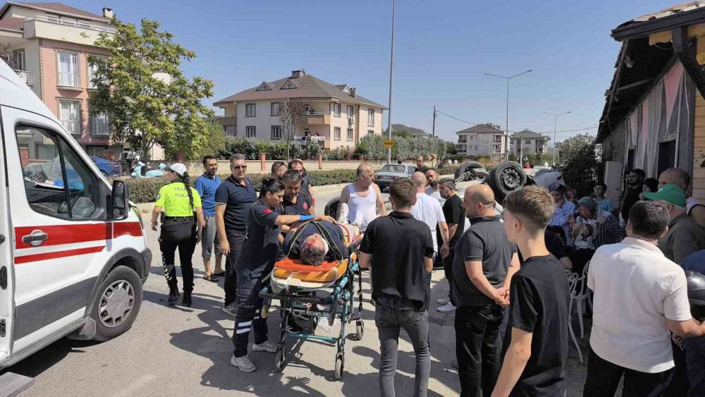 Karşı yola uçan araç yürekleri ağza getirdi