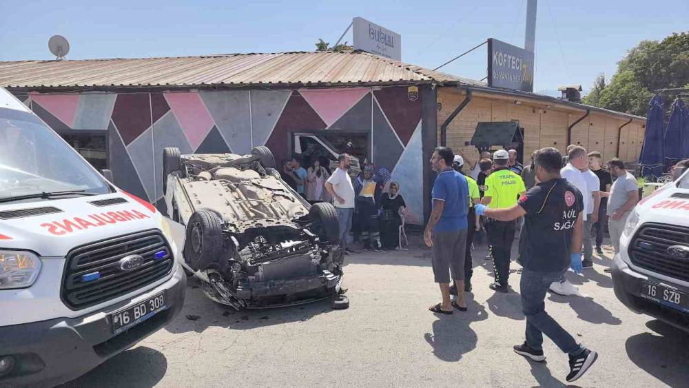 Karşı yola uçan araç yürekleri ağza getirdi