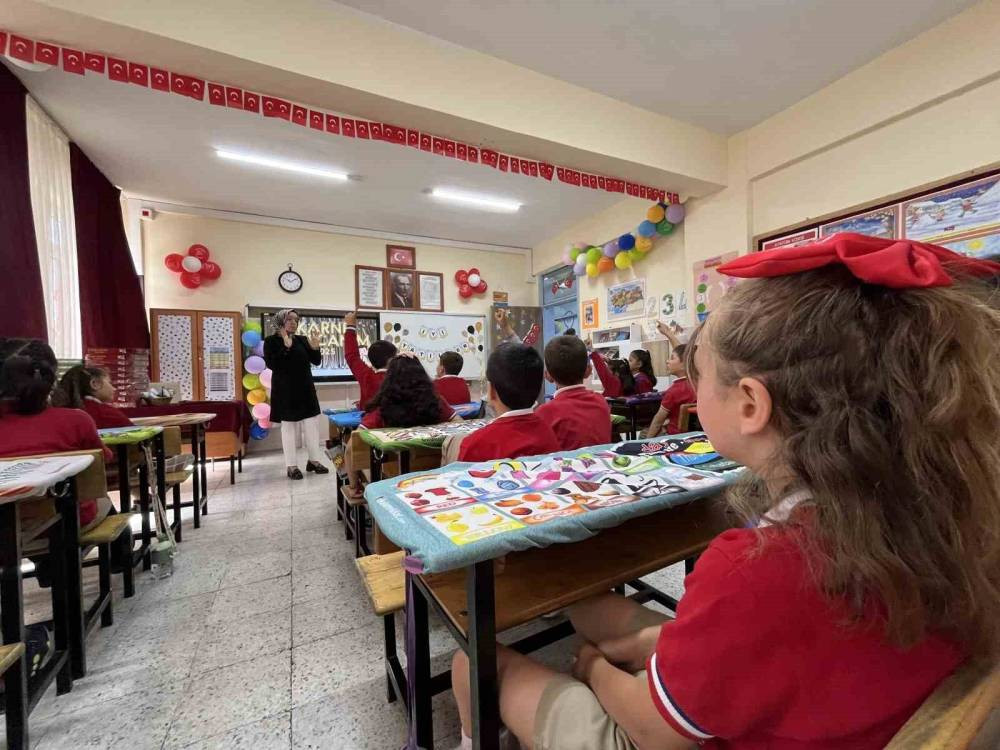 Tatil bitiyor, okul heyecanı başlıyor! İlkokul kapısında çocukları bekleyen büyük sorun