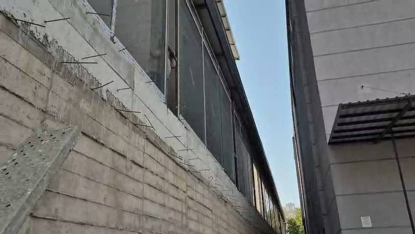 Elazığ’da iskele çöktü: 2 işçi yaralı