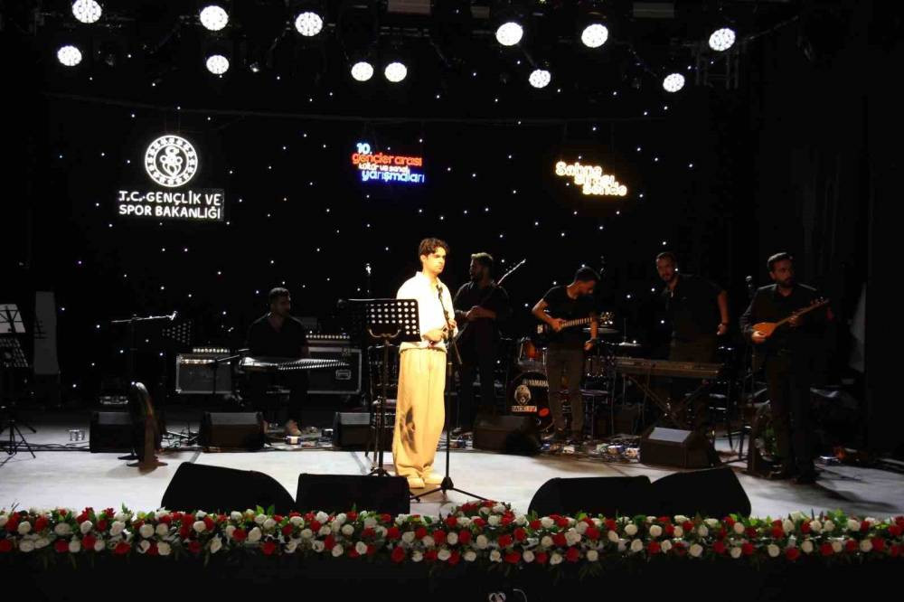 Genç yetenekler Van’da sahneyi salladı!