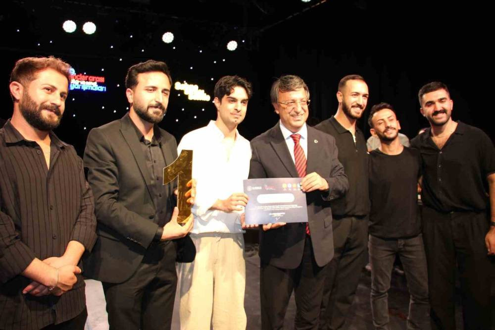 Genç yetenekler Van’da sahneyi salladı!