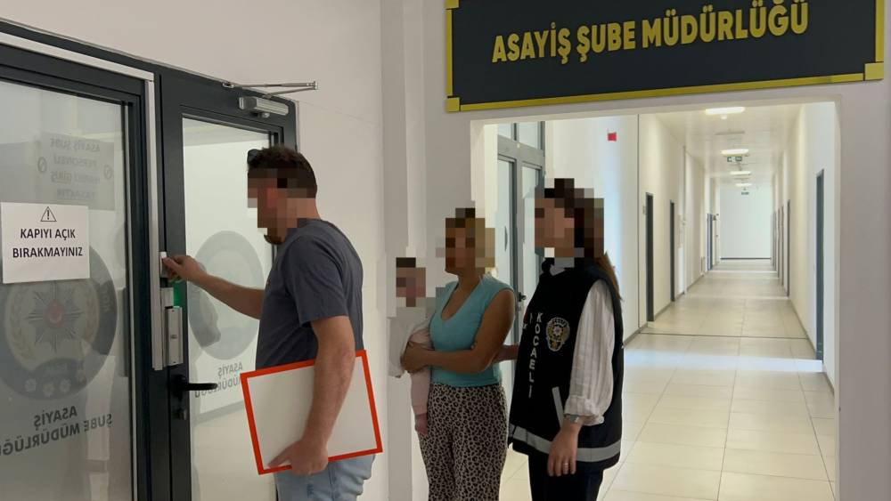 Kucağında bebekle cezaevine gönderildi