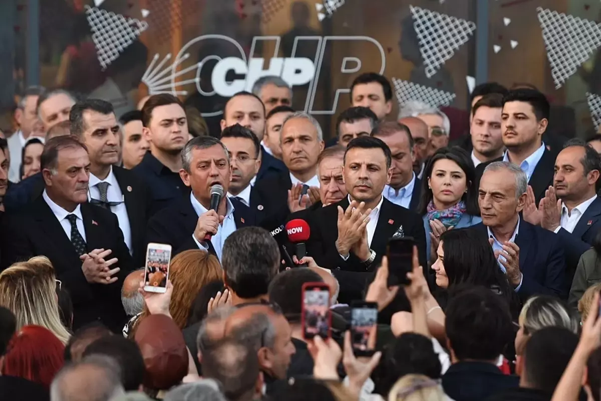 chp-istanbul-il-kongresi-iptal-edildi-ozgur-celik-ve-yonetim-gorevden-alindi-gursel-tekin-kayyum-ata.webp